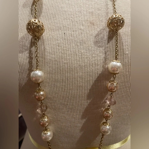 Womens Designer Inspired Gold Tone Chain And Pearl Necklace. - Picture 3 of 3